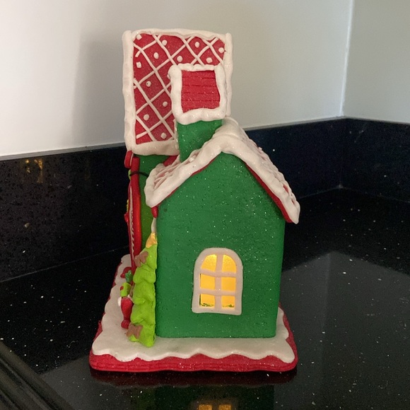 LIT Gingerbread House PET SHOP w/Gingerbread Dogs, Christmas Tree with Bones - Picture 3 of 13